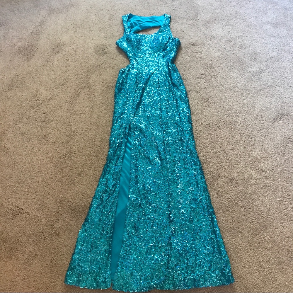 Backless Full Sequined Prom Dress